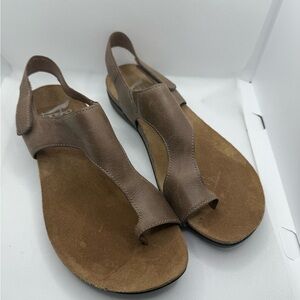 Dansko sz 37 Reece Taupe Leather Sandals